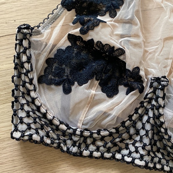 Victoria Secret BNWOT black Lace + Nude Bralette 36D - Picture 2 of 5